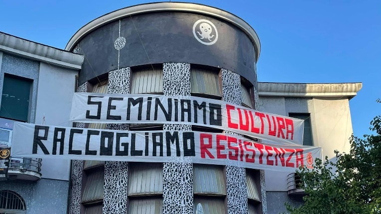 Ex Magistero sotto sgombero, il Csoa Buridda: “L'ateneo specula, nel mirino  perché non portiamo soldi nelle tasche della Regione” - la Repubblica